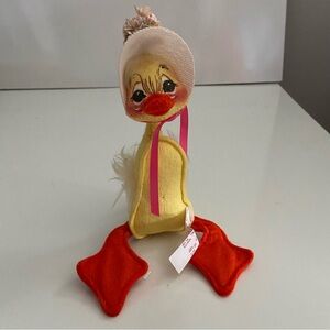 Vintage Annalee 1972 1982 Yellow  Duck with Flower Easter Bonnet 7" Tall Sitting